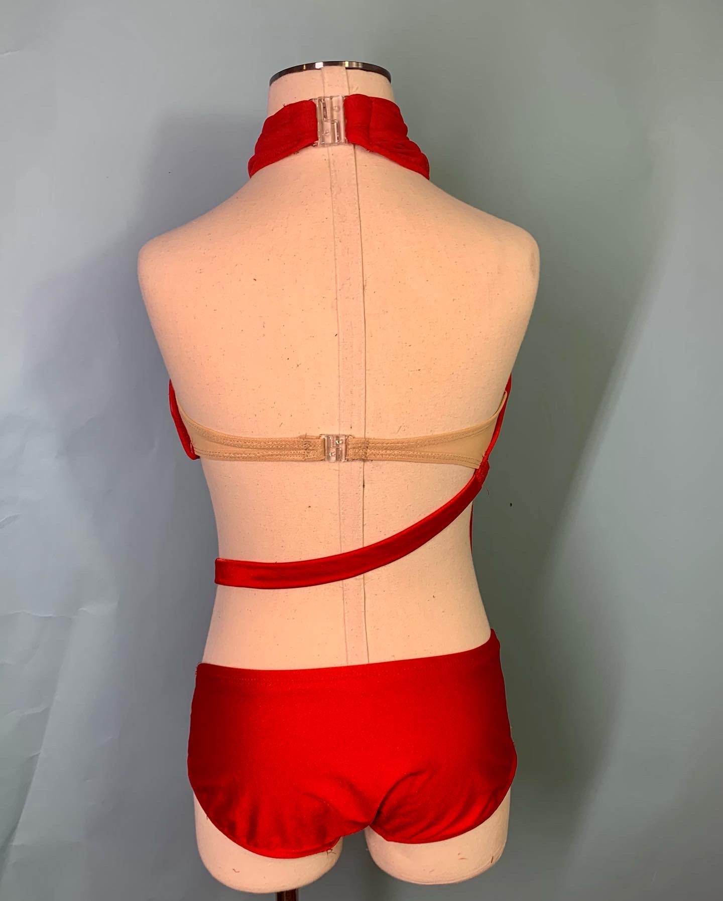 Contemporary wrap leo