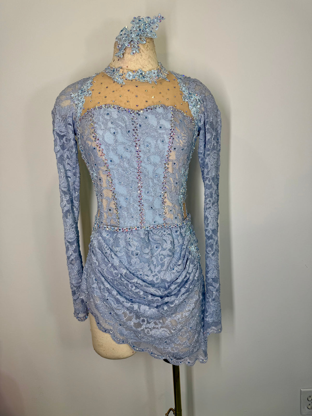 CHLOE Sparkly scalloped lace draped dance costume