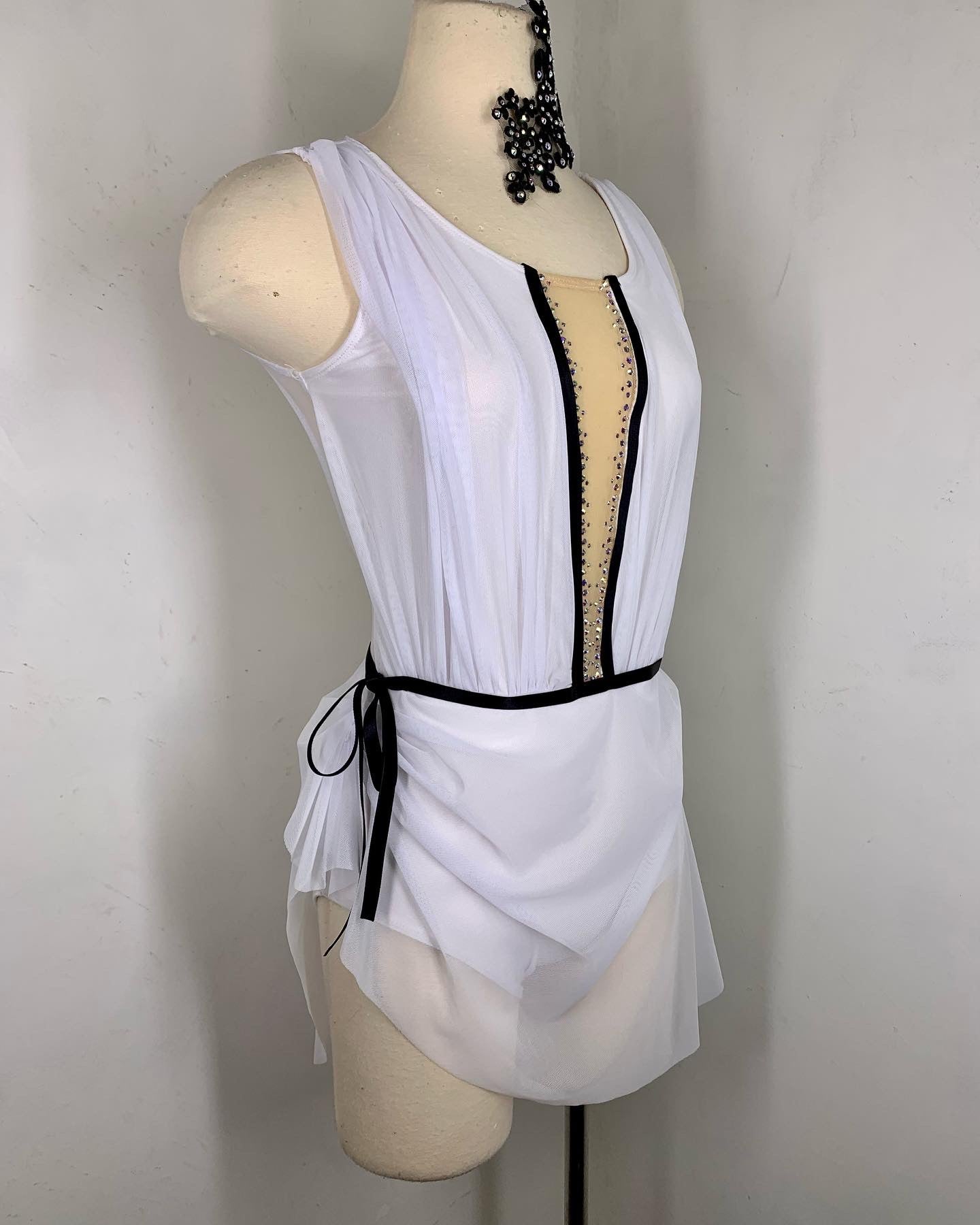 SERENA contemporary dance costume in white and black dance Co9dancecostumes SERENA contemporary dance costume in white and black dance Co9dancecostumes